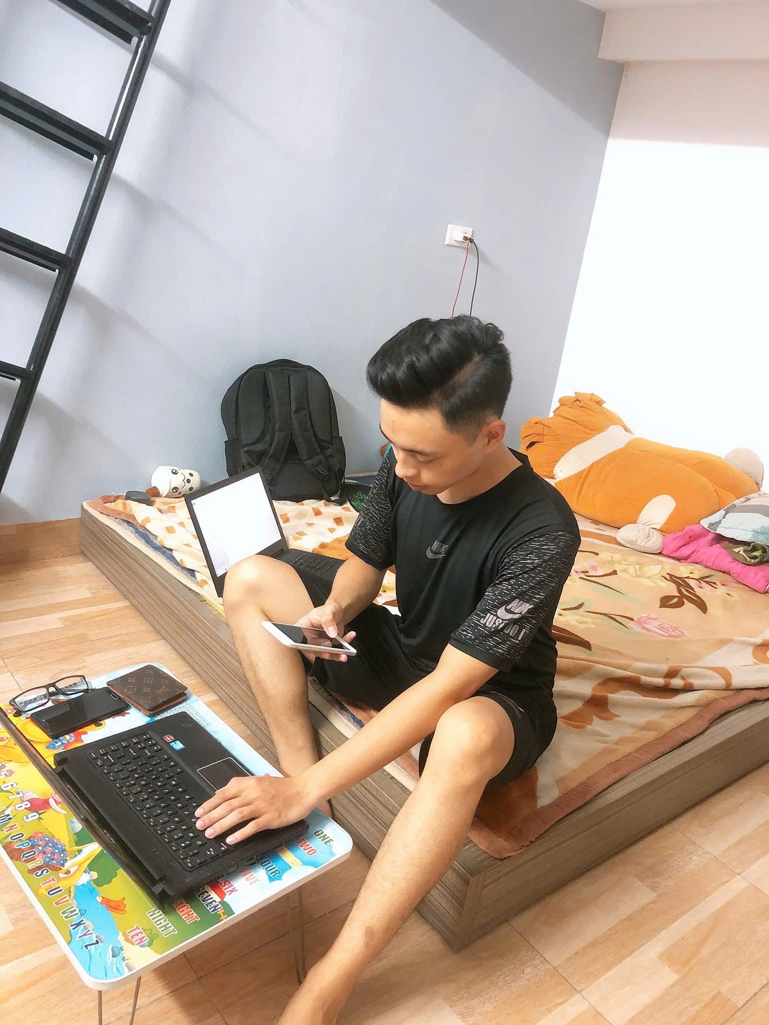 2020 - Tự học trong căn phòng trọ